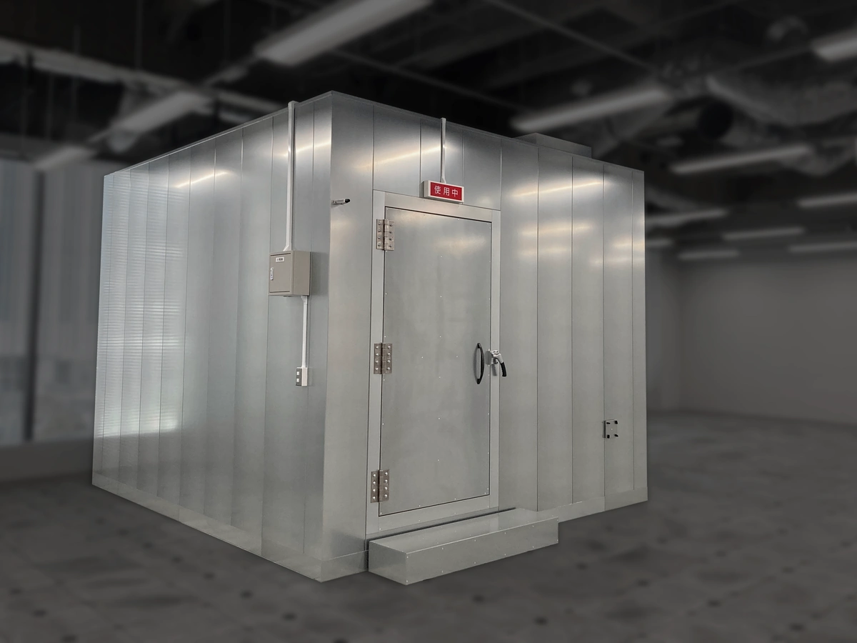 Closed door fully anechoic chamber Closed door fully anechoic chamber